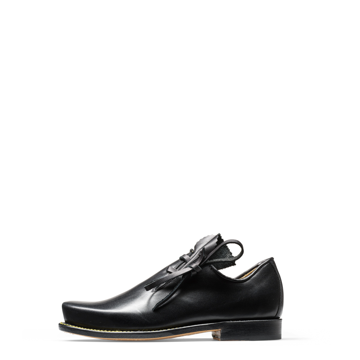 Haferlschuh Rosi von halfs aus München – rahmengenähter Damen-haferlschuh aus schwarzem Rindsleder