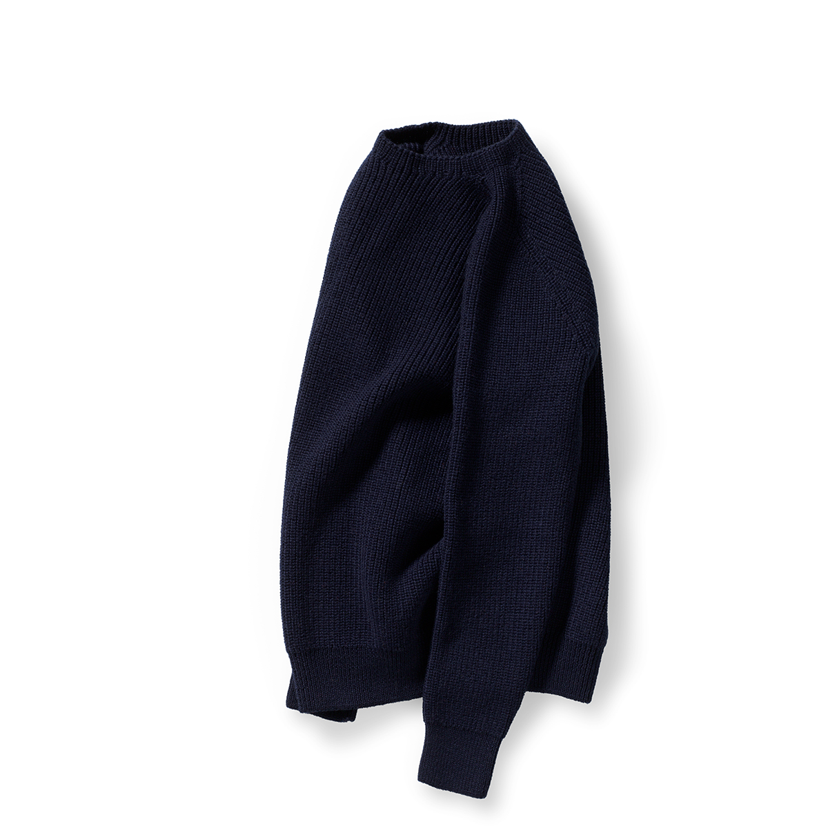 dunkelblauer Pullover aus bio merinowolle kbt von halfs x indnat - seamless und mit perlfang gestrickt